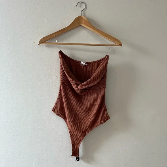 Rust Ribbed Strapless Top - Picture 3 of 4